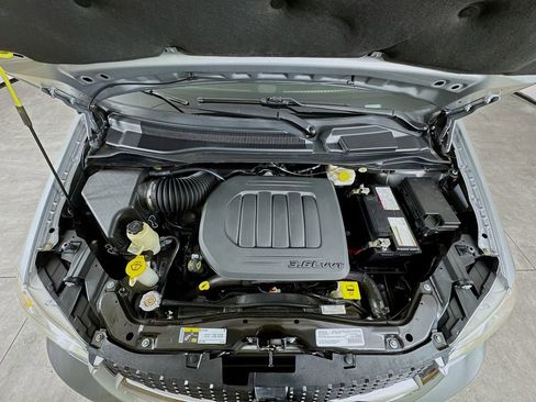 Used 2019 Dodge Grand Caravan SXT image 19