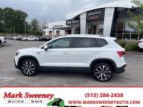 Used 2024 Volkswagen Taos SE image 1