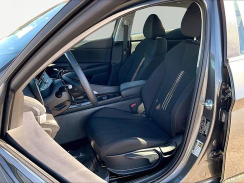 Used 2025 Hyundai Elantra SEL image 25
