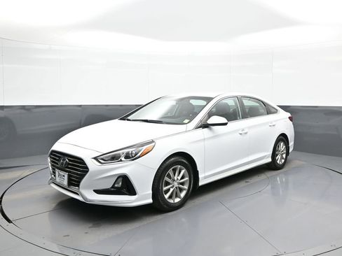 Used 2019 Hyundai Sonata SE w/ Winter Weather Package FWD image 1