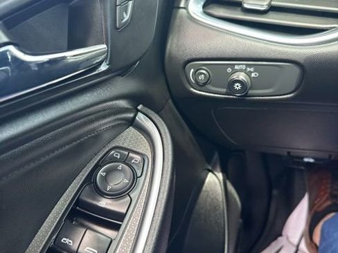 Used 2020 Chevrolet Malibu LT w/ Leather Package FWD image 28