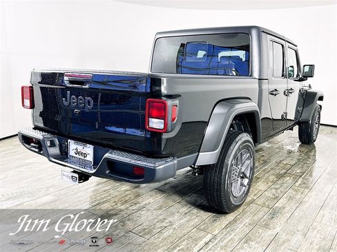 New 2025 Jeep Gladiator Sport image 9