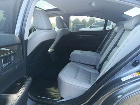 Used 2016 Lexus ES 300h image 17