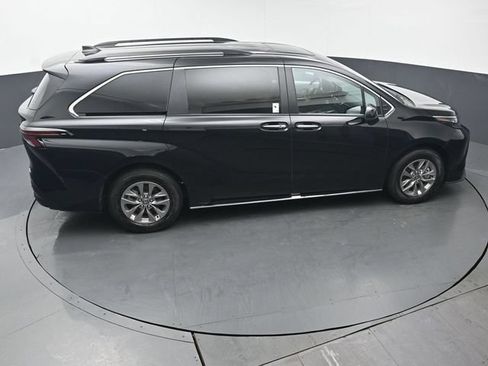 Used 2026 Toyota Sienna XLE AWD/4WD image 48