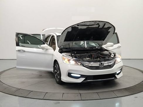 Used 2017 Honda Accord EX-L image 11