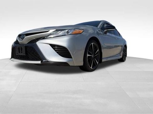 Used 2020 Toyota Camry XSE FWD image 5