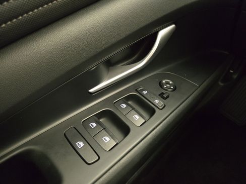 Used 2023 Hyundai Elantra SEL w/ Convenience Package image 29