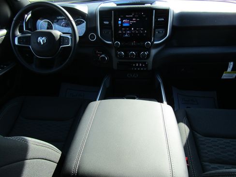 New 2026 RAM 1500 Express AWD/4WD image 17