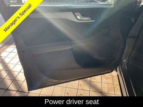 Used 2023 Ford Escape Platinum image 10