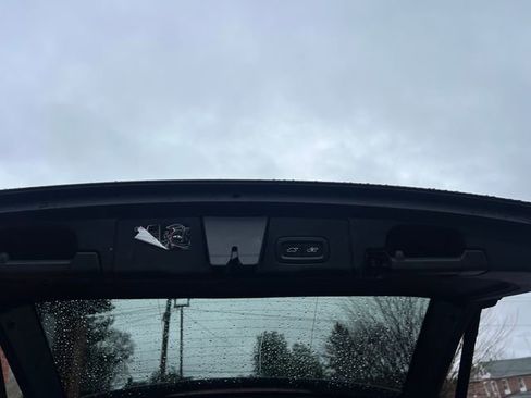 Used 2019 Volvo XC60 T6 Momentum w/ Premium Package image 15