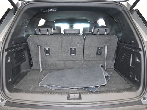 Used 2025 Chevrolet Traverse LT image 37