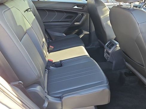 Used 2023 Volkswagen Tiguan SE w/ Panoramic Sunroof Package image 18