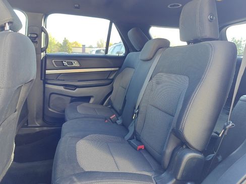 Used 2018 Ford Explorer XLT image 24