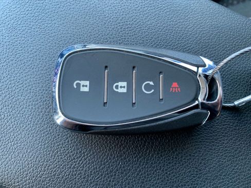 Used 2025 Chevrolet Trax LT w/ LT Convenience Package image 21