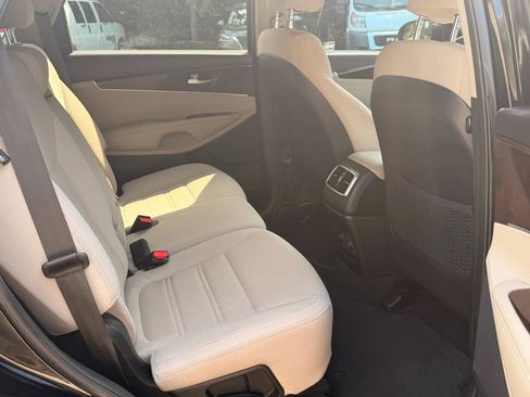 Used 2018 Kia Sorento FWD image 23