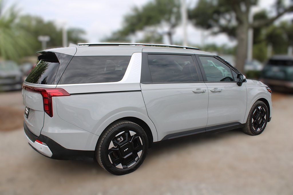 Certified 2025 Kia Carnival EX FWD image 9