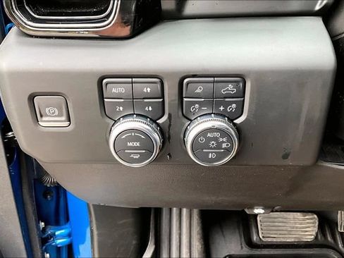 Used 2022 GMC Sierra 1500 AT4 w/ Technology Package AWD/4WD image 16