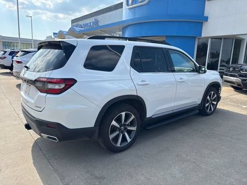 Used 2023 Honda Pilot Touring image 5