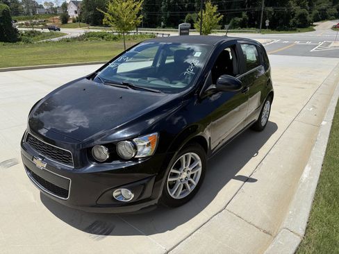 Used 2016 Chevrolet Sonic LT w/ Wheels and Fog Lamp Package FWD image 2