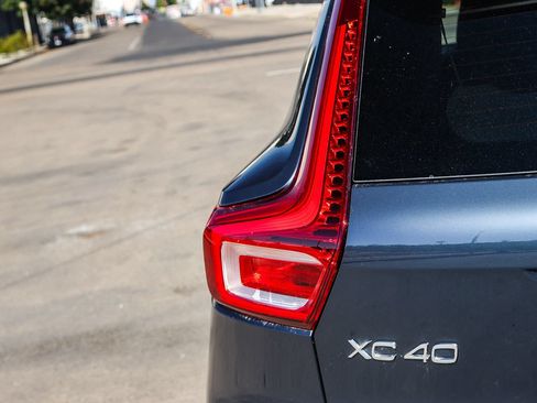 Used 2026 Volvo XC40 B5 Core AWD/4WD image 12