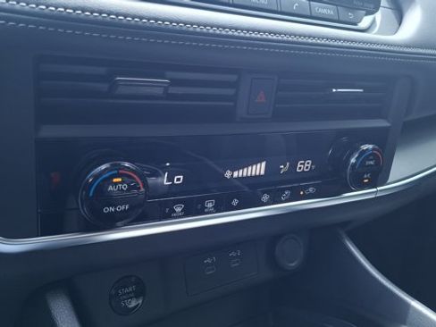 Certified 2025 Nissan Rogue SV FWD image 15