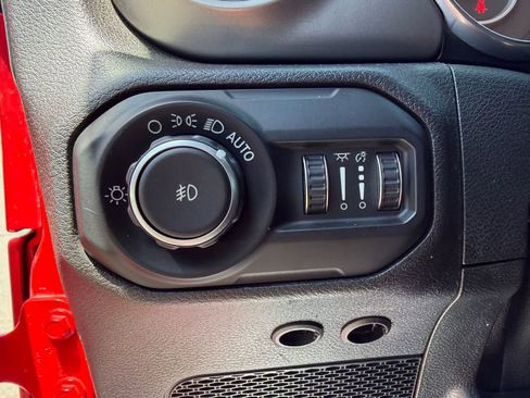 Used 2019 Jeep Wrangler Unlimited Sport S AWD/4WD image 14