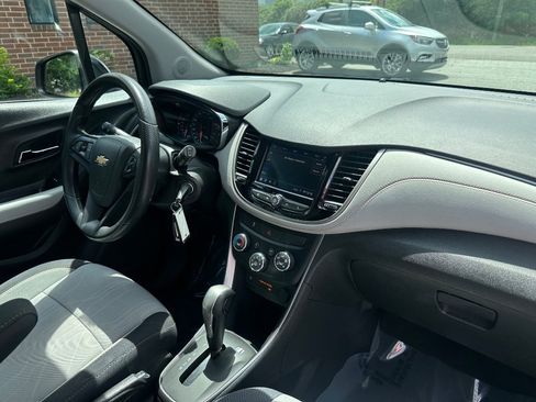 Used 2020 Chevrolet Trax LT FWD image 20
