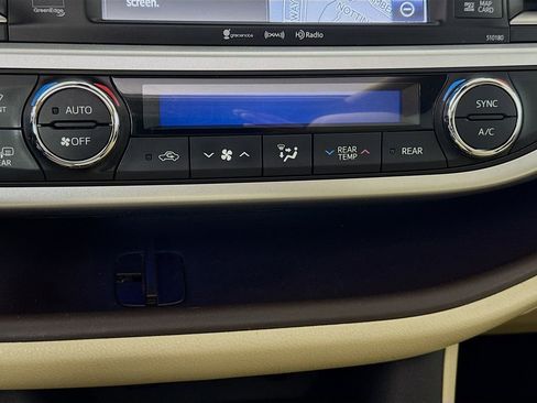Used 2017 Toyota Highlander Limited image 16