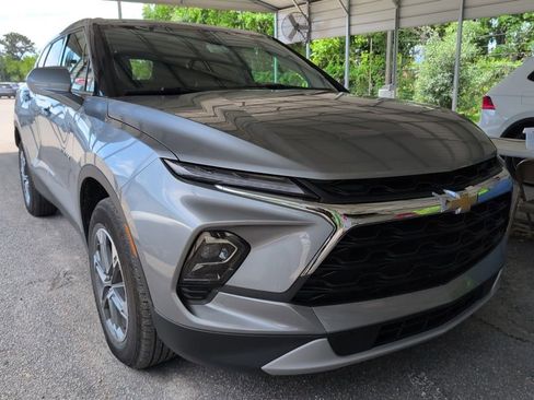 Used 2025 Chevrolet Blazer LT FWD image 2