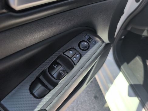 Used 2025 Nissan Altima 2.5 SV image 18