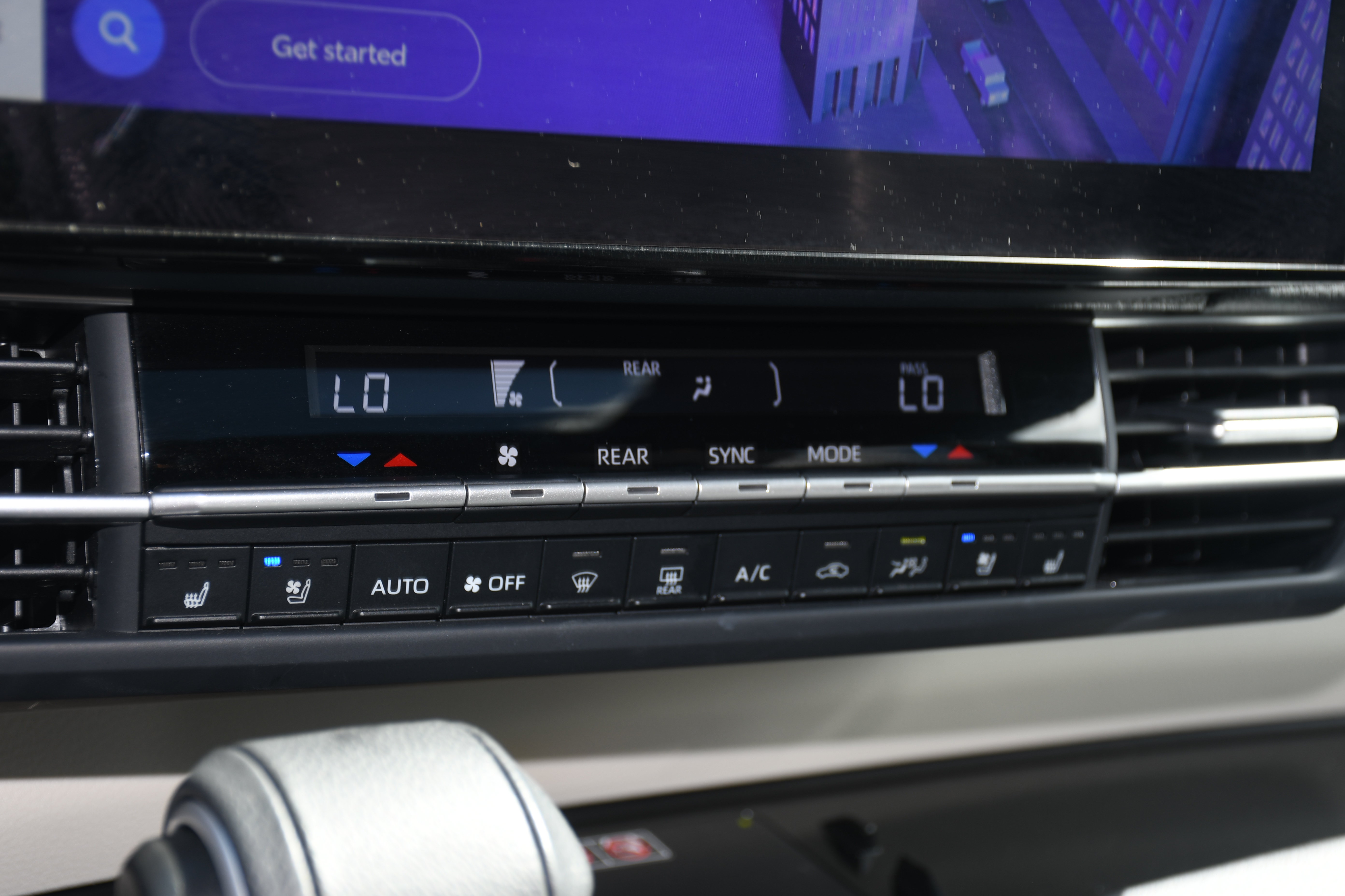 Certified 2025 Toyota Sienna Platinum AWD/4WD image 16