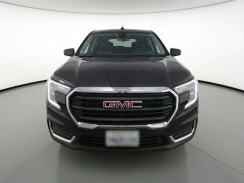 Used 2024 GMC Terrain SLE image 2