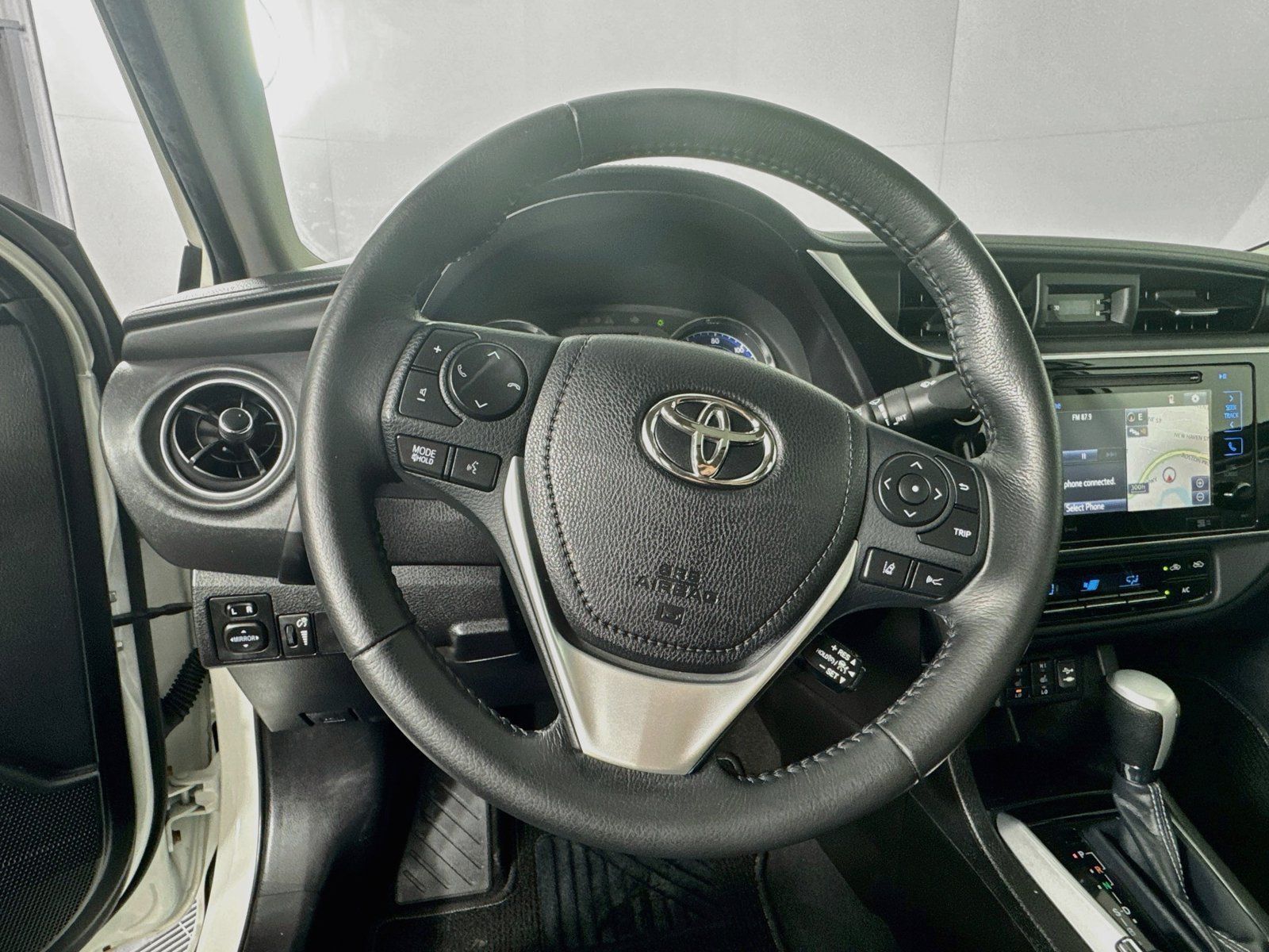 Used 2019 Toyota Corolla XLE w/ Carpet Mat Package (TMS) FWD image 11