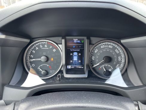 Used 2023 Toyota Tacoma TRD Sport w/ Technology Package image 13