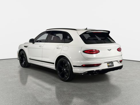 Used 2024 Bentley Bentayga Plug-In Hybrid image 5