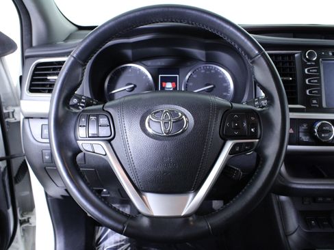 Used 2017 Toyota Highlander Limited image 23