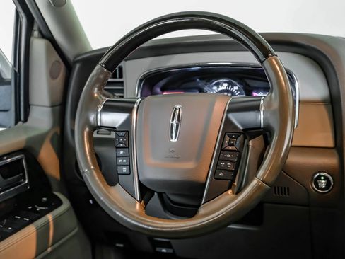 Used 2015 Lincoln Navigator 2WD image 14