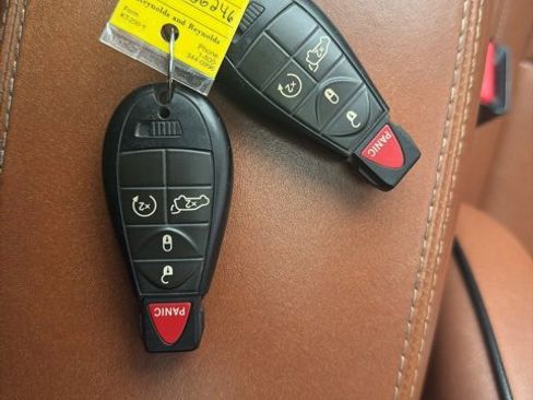 Used 2011 Jeep Grand Cherokee Overland Summit image 24