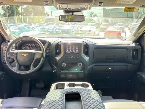 Used 2025 Chevrolet Silverado 2500 W/T AWD/4WD image 7