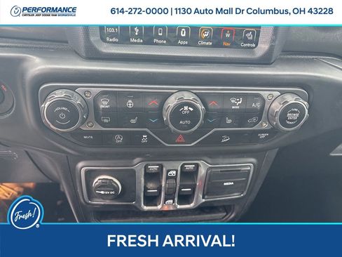 Used 2018 Jeep Wrangler Unlimited Sahara w/ Uconnect 4C Nav & Sound Group image 24