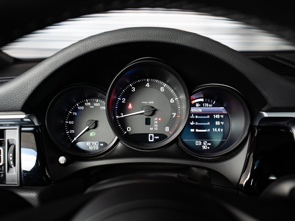 Certified 2023 Porsche Macan AWD/4WD image 15