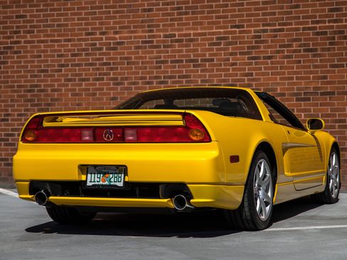 Used 2002 Acura NSX T RWD image 11