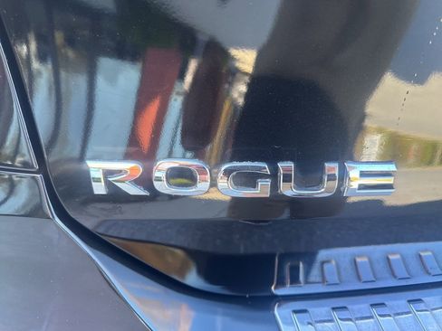 Used 2019 Nissan Rogue S image 14