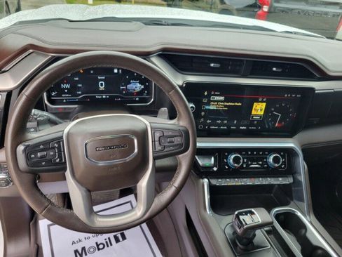 Used 2022 GMC Sierra 1500 Denali w/ Technology Package image 11