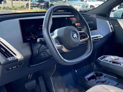 Used 2023 BMW iX xDrive50 w/ Premium Package AWD/4WD image 16