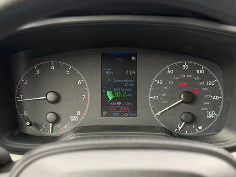 Used 2024 Toyota Corolla Cross L image 11