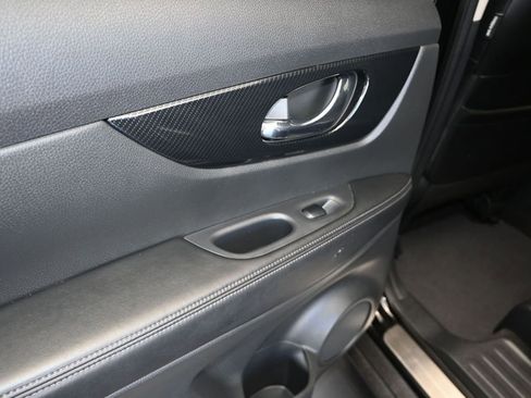 Used 2018 Nissan Rogue SL FWD image 15