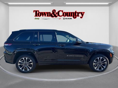 Used 2022 Jeep Grand Cherokee Overland w/ Luxury Tech Group IV image 3