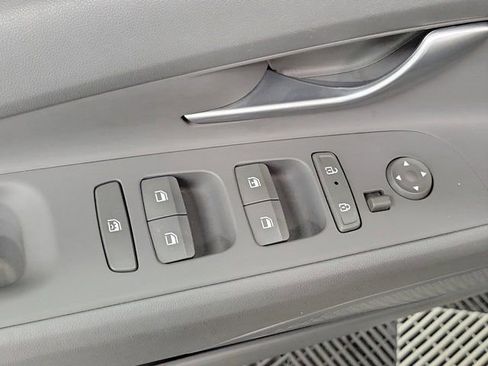 Used 2025 Hyundai Elantra SE image 19