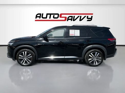 Used 2024 Nissan Pathfinder Platinum w/ Black Appearance Package AWD/4WD image 4